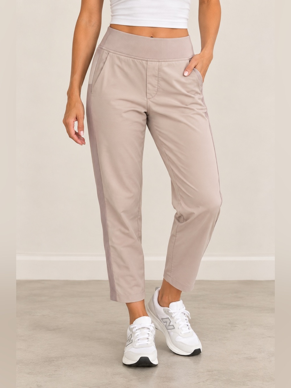 Athleta Women’s 4P Petite Beige Taupe Ankle Pants Ribbed Side Stripe Stretch